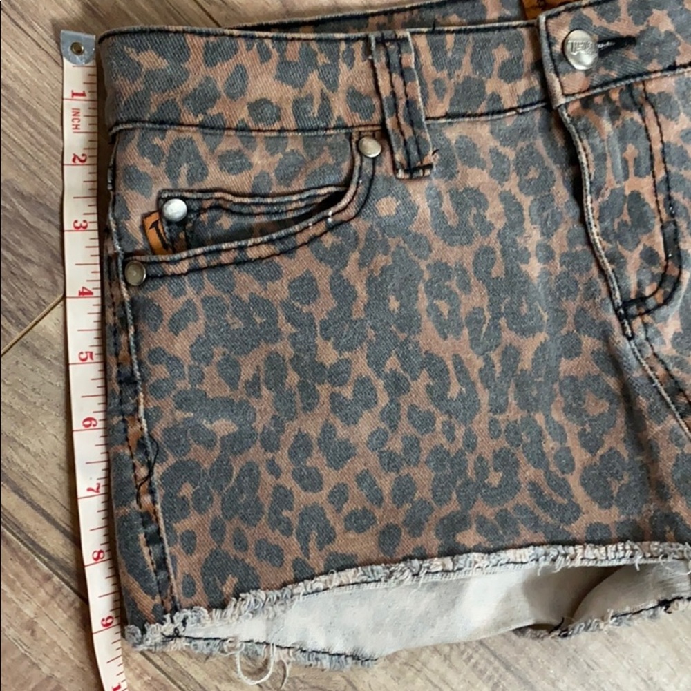 Leopard cut offs - Picture 5 of 6